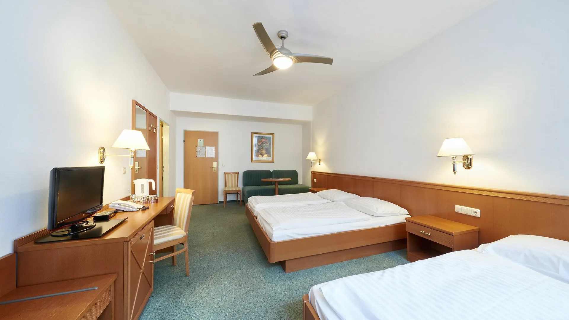 Hotel Schani Salon Wien 4*,