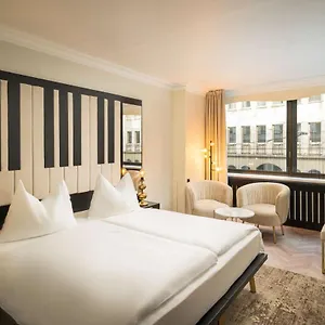 Elaya Center Hotell