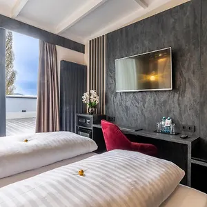 *** Otel Plaza Avusturya