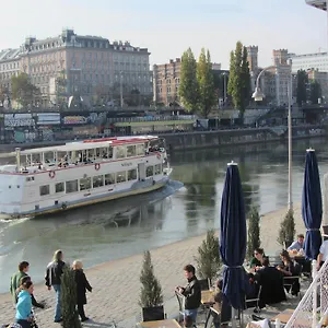 Apartment Wohnen Im Herzen Von At The Waterfront, Wien